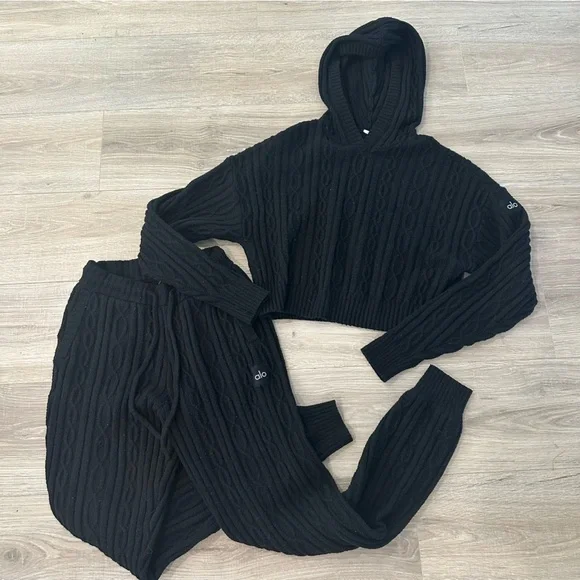 Alo black cable knit hooded sweatshirt and knit sweatpants set - Picture 1 of 7